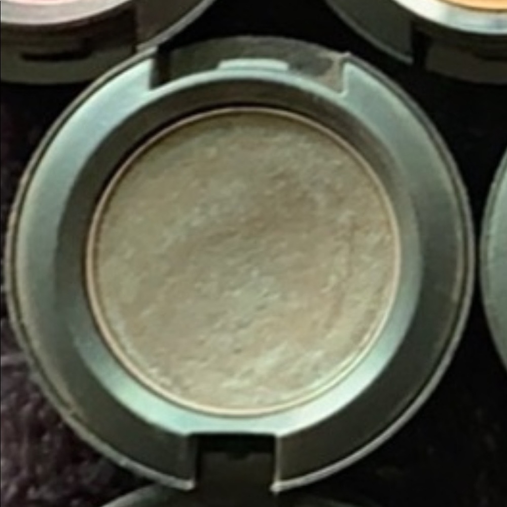 MAC Club Eyeshadow Discontinued